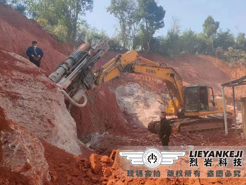 赤鐵礦礦山破碎劈裂機在遼寧鞍山